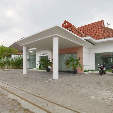 Reddoorz Plus @ Demangan Gejayan Pakualaman Buitenkant foto