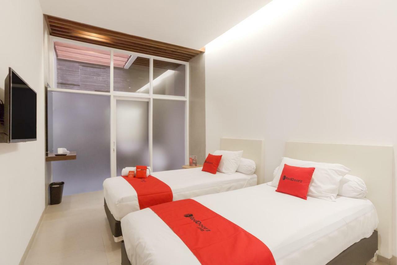 Reddoorz Plus @ Demangan Gejayan Pakualaman Buitenkant foto
