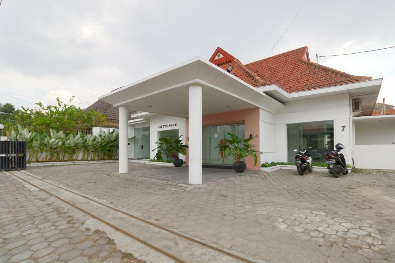 Reddoorz Plus @ Demangan Gejayan Pakualaman Buitenkant foto